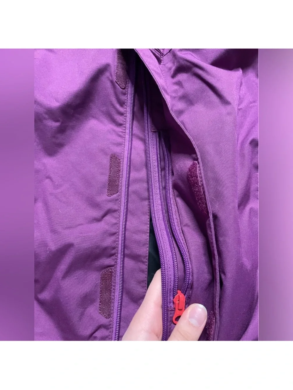 Oakley Plum Hooded Snowboard/Skiing Jacket Size S Regular Fit Women’s